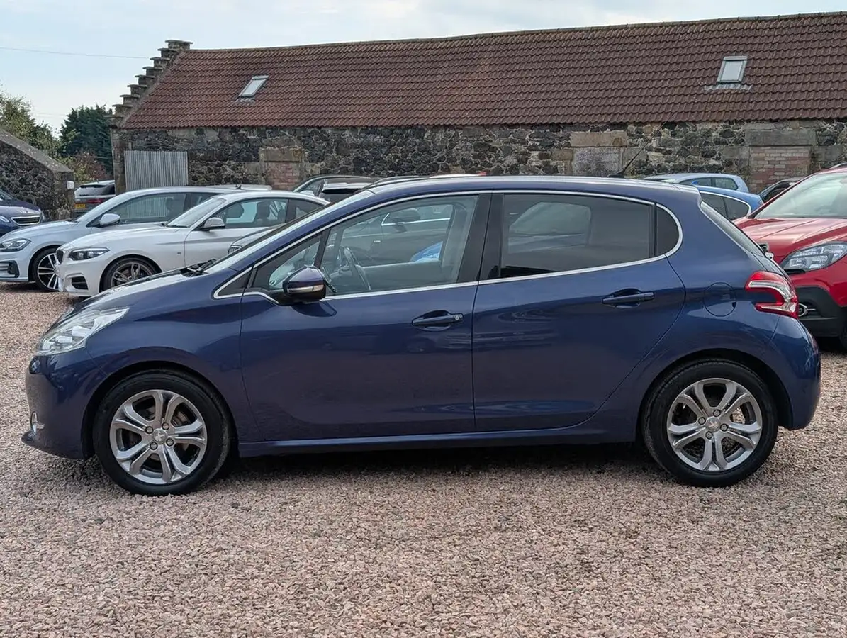 2014-peugeot-208-12-allure-vti-5d-big-13