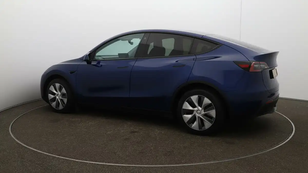 2022-tesla-model-y-e-long-range-big-45