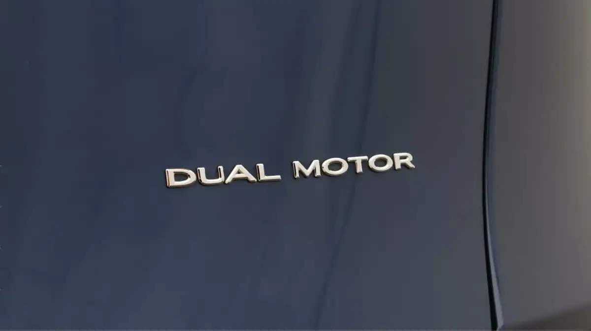 2022-tesla-model-y-e-long-range-big-21