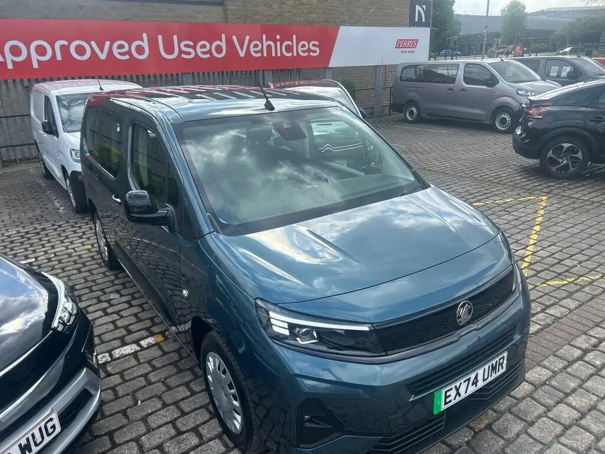 2024-vauxhall-combo-life-e-design-xl-big-43