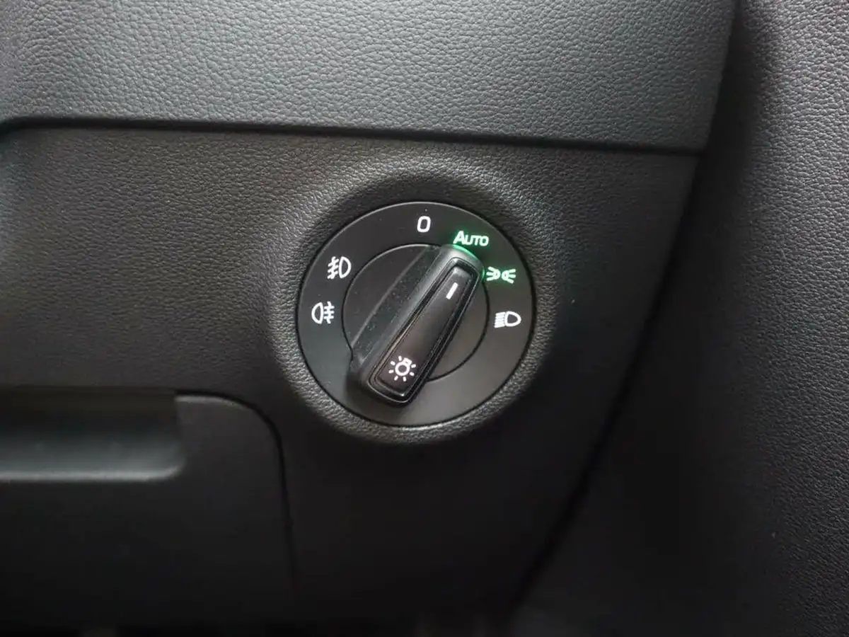 2019-skoda-karoq-10-tsi-se-technology-big-36