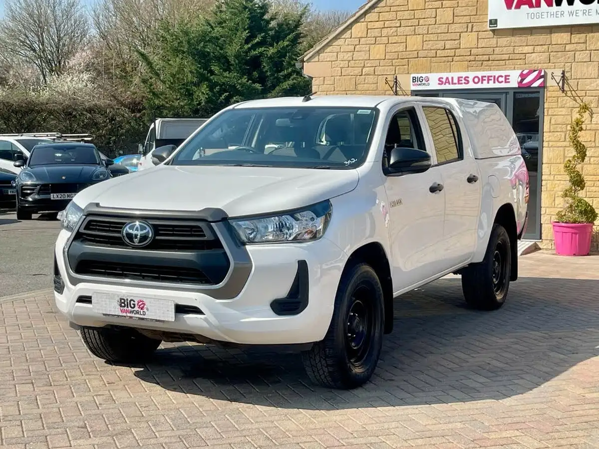 2021-toyota-hi-lux-24d-4d-active-150hpeu6dt-e-double-pick-up-big-9