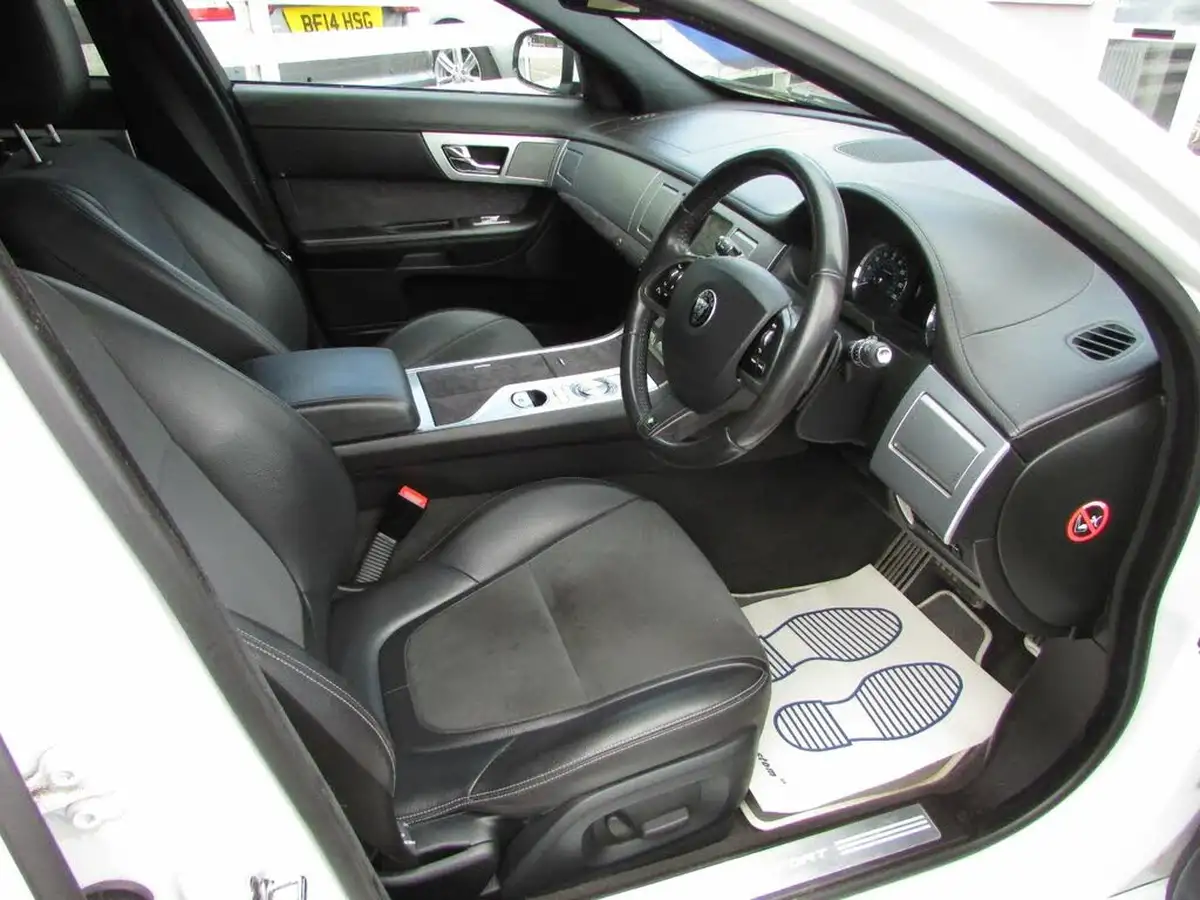 2014-jaguar-xf-22td-r-sport-163ps-sportbrake-5d-big-5