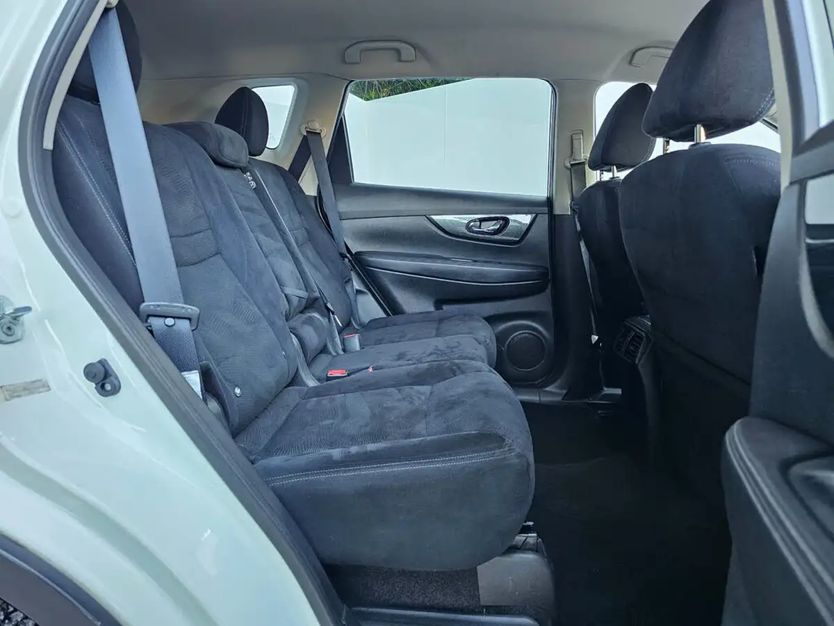 2015-nissan-x-trail-20td-acenta-big-6