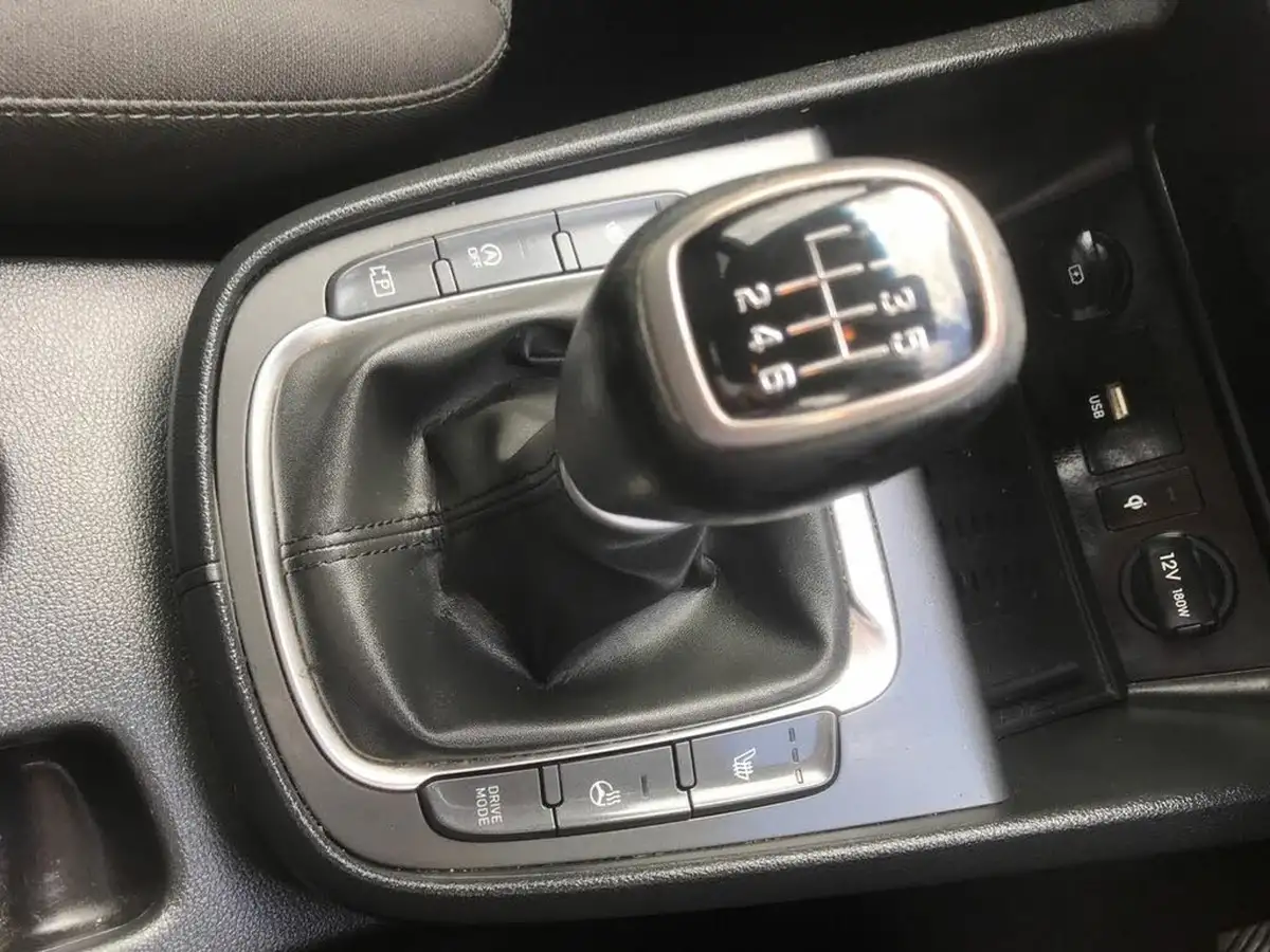 2022-hyundai-kona-10-t-gdi-premium-big-18