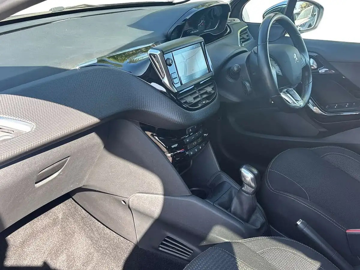 2018-peugeot-208-12-puretech-tech-edition-82bhp-big-8