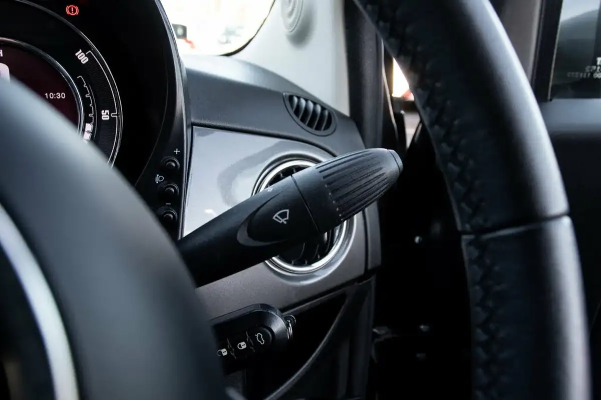 2019-fiat-500c-12-lounge-ss-big-19