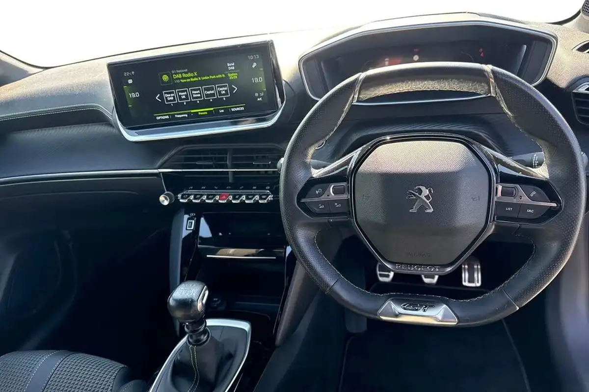 2021-peugeot-208-12-puretech-gt-100bhp-big-17