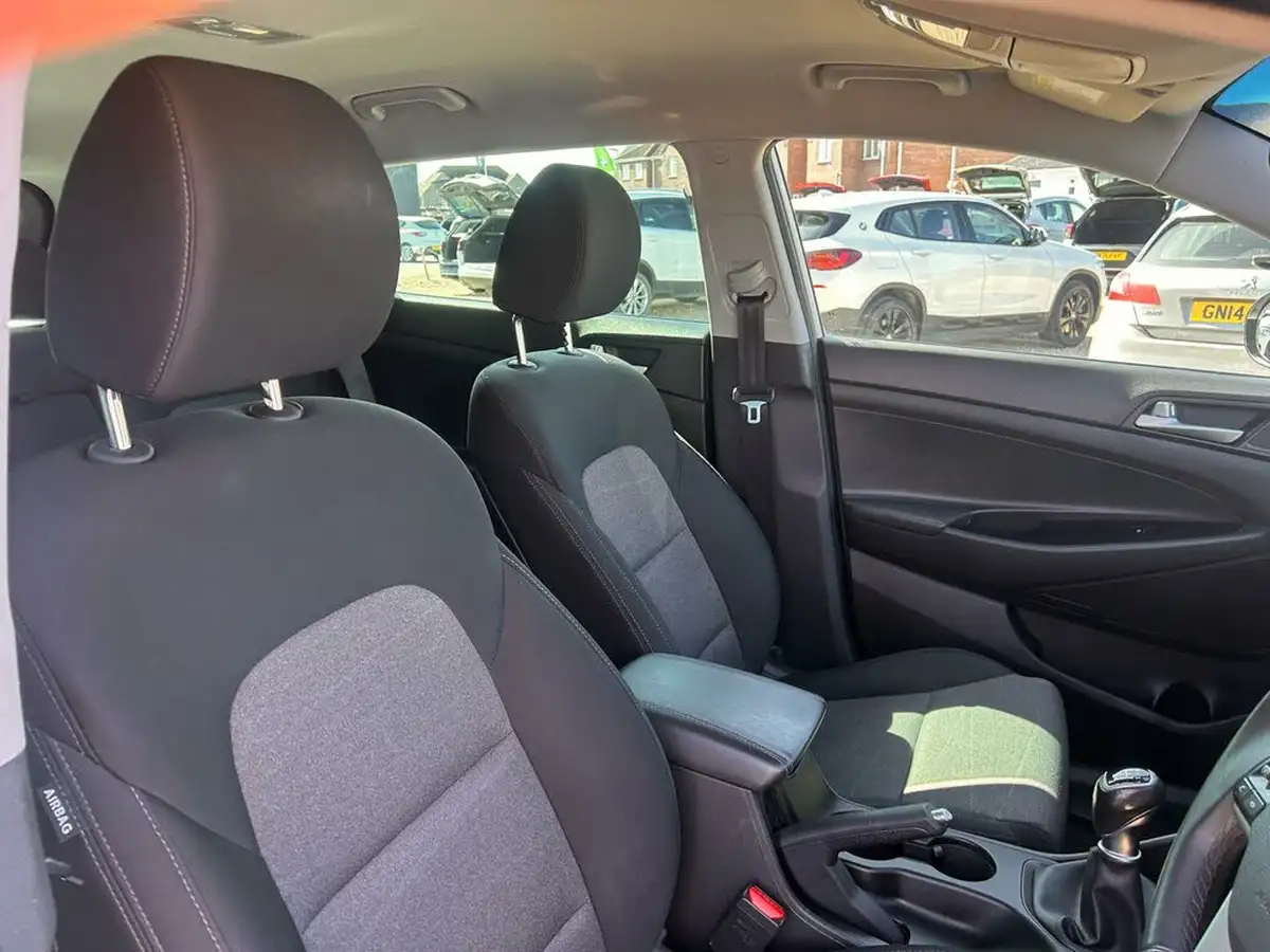 2018-hyundai-tucson-16-gdi-se-nav-big-28