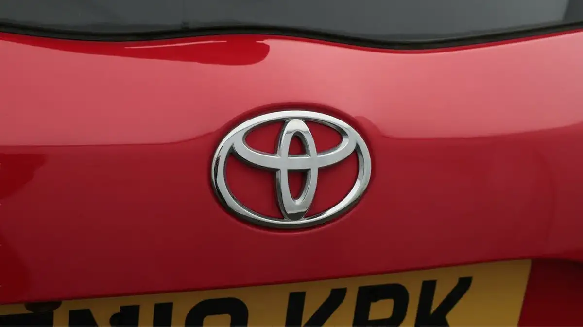 2018-toyota-yaris-15-vvt-i-icon-111bhp-1497cc-big-21
