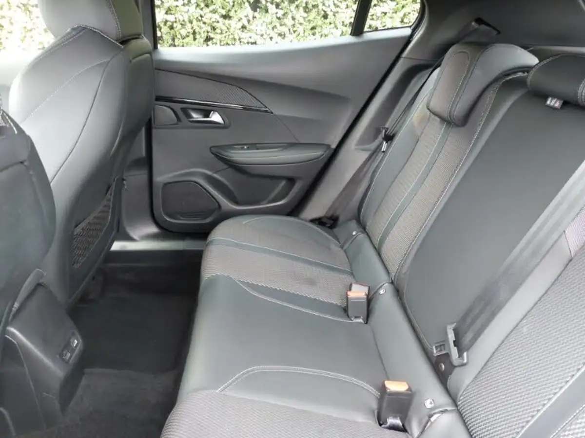 2023-peugeot-2008-suv-big-5