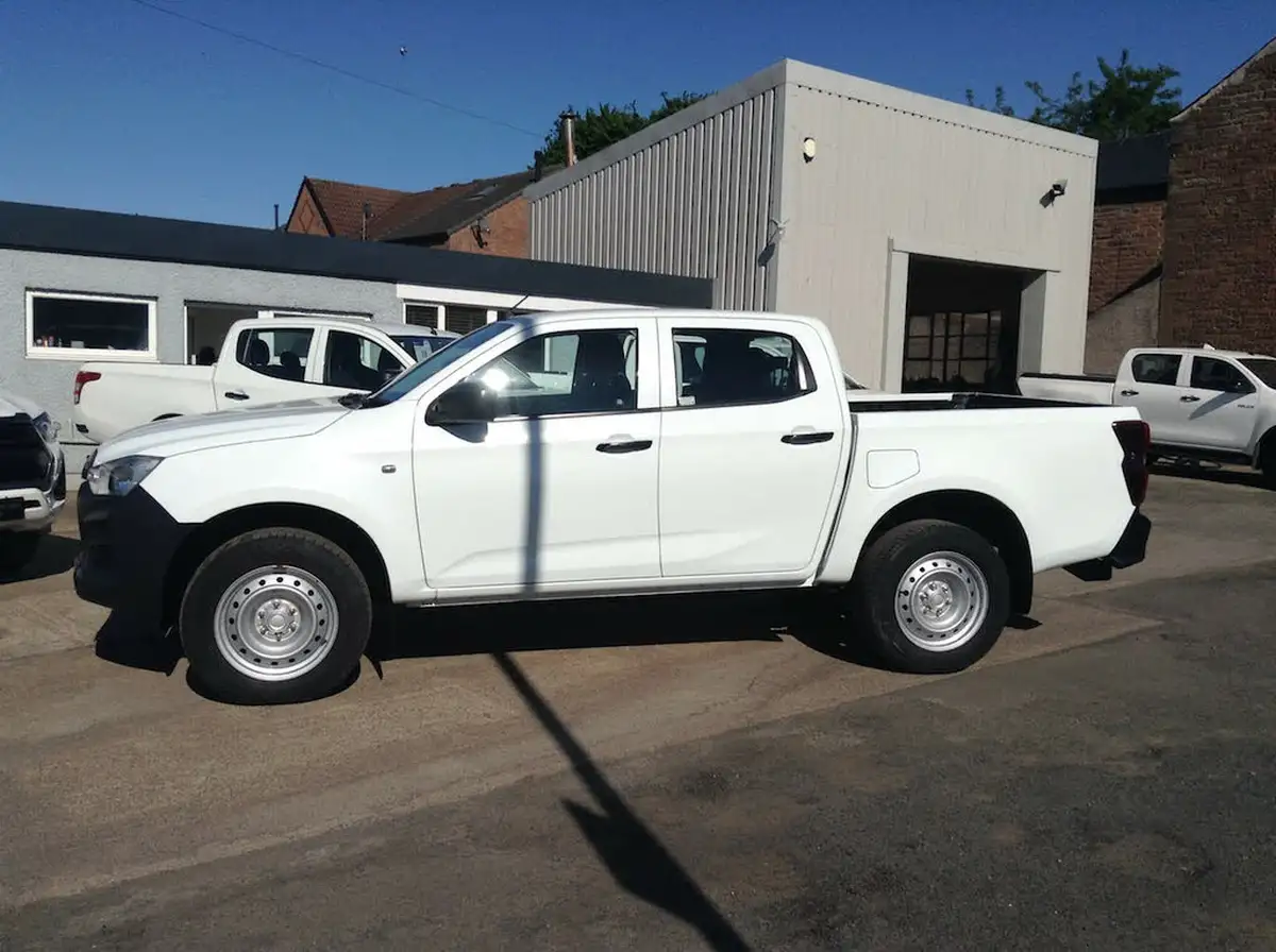 2021-isuzu-d-max-19td-utility-4x4-double-pickup-big-10