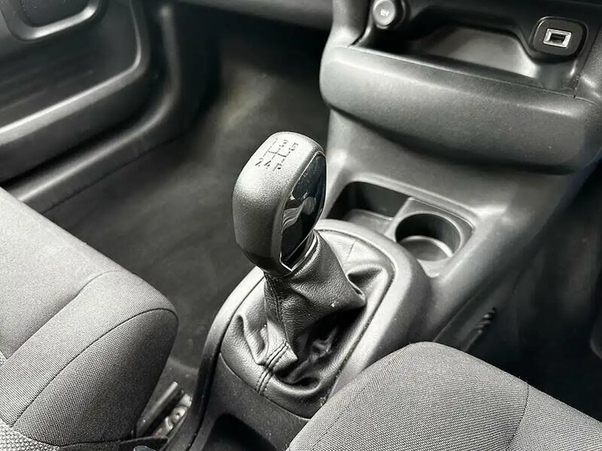 2015-citroen-c4-cactus-16bluehdi-flair-big-11