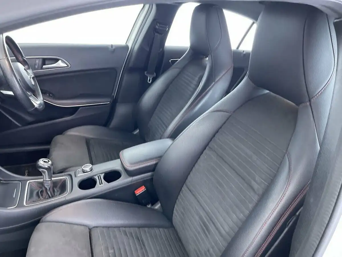 2016-mercedes-benz-a-class-15d-a180d-amg-line-ss-big-30