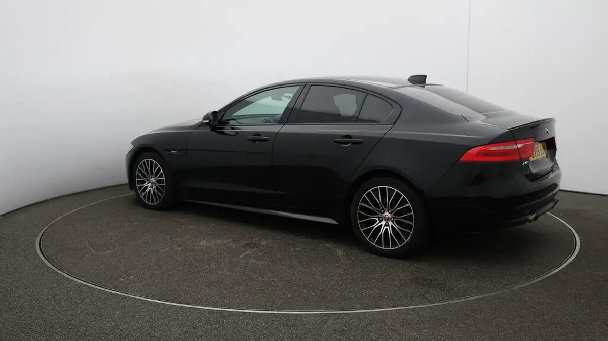 2019-jaguar-xe-20i-landmark-200ps-big-36