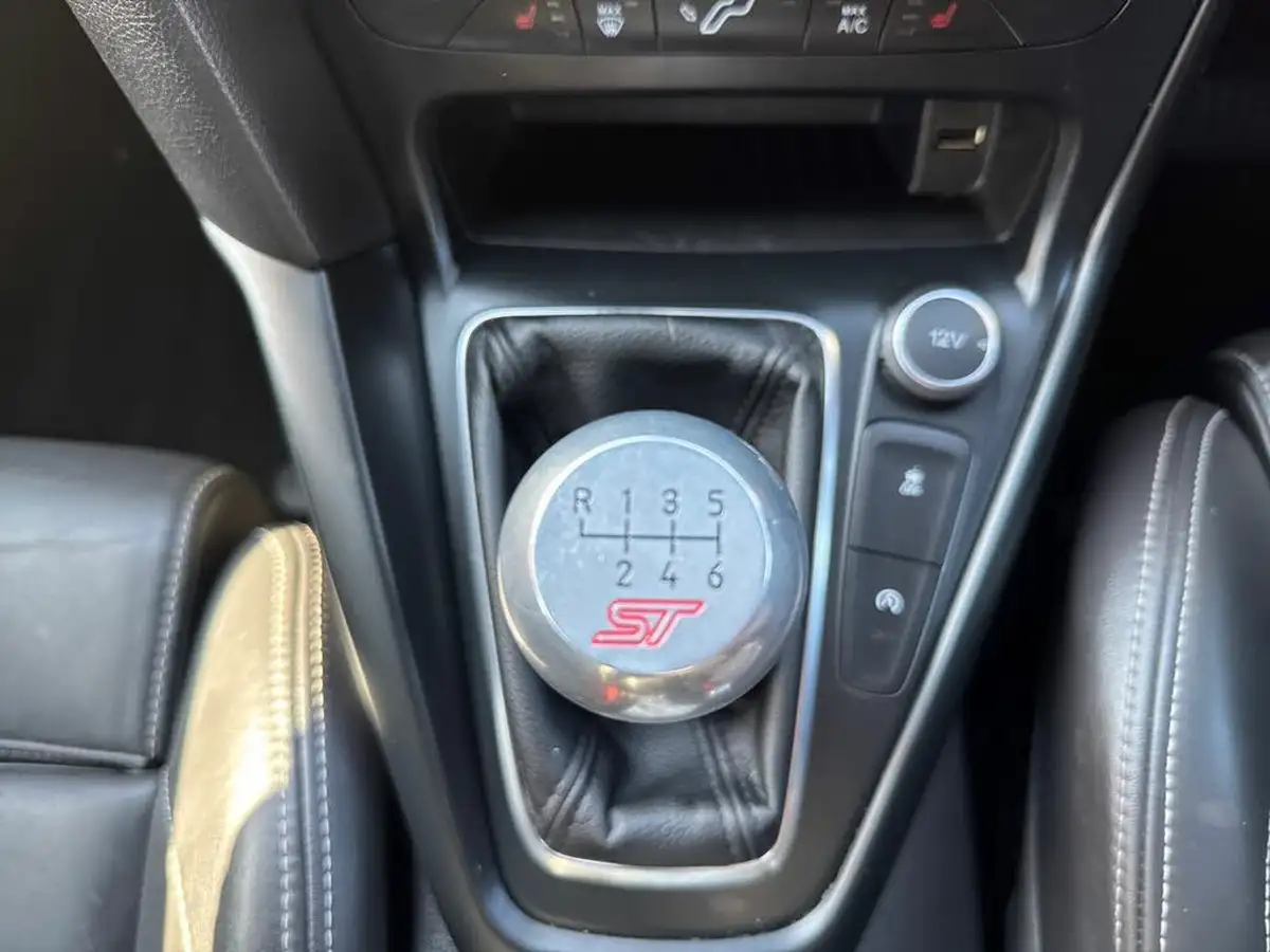 2017-ford-focus-20tdci-st3-hatchback-big-18
