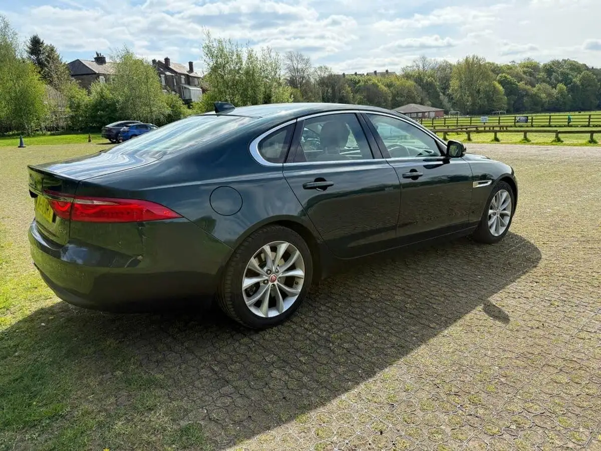 2016-jaguar-xf-20td-prestige-180ps-auto-big-5