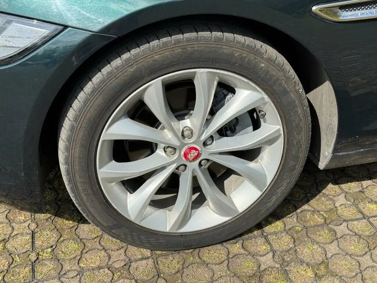 2016-jaguar-xf-20td-prestige-180ps-auto-big-29