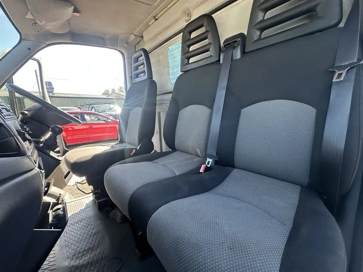 2010-iveco-daily-s-class-23td-35s11-mwb-chassis-cab-big-21
