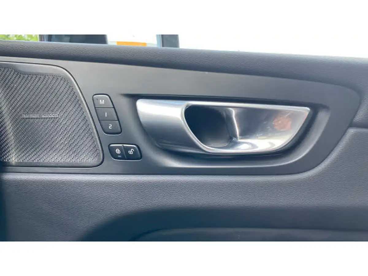 2024-volvo-xc60-20td-b4-plus-big-14