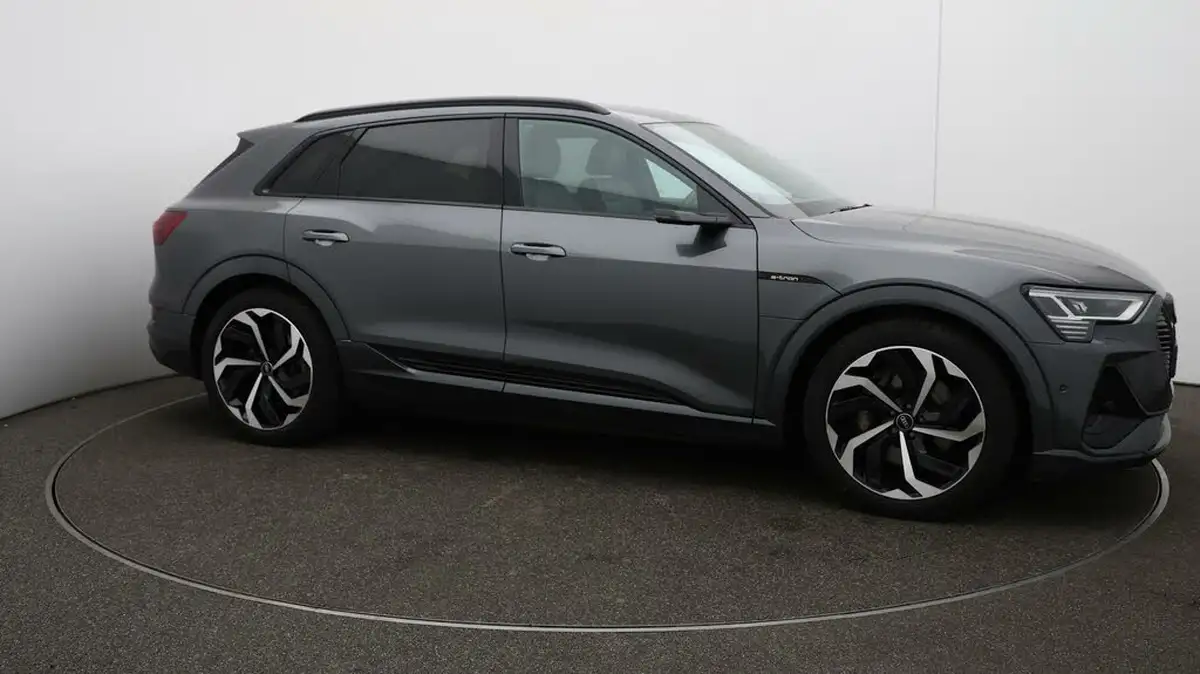 2022-audi-e-tron-50e-black-edition-station-wagon-big-46