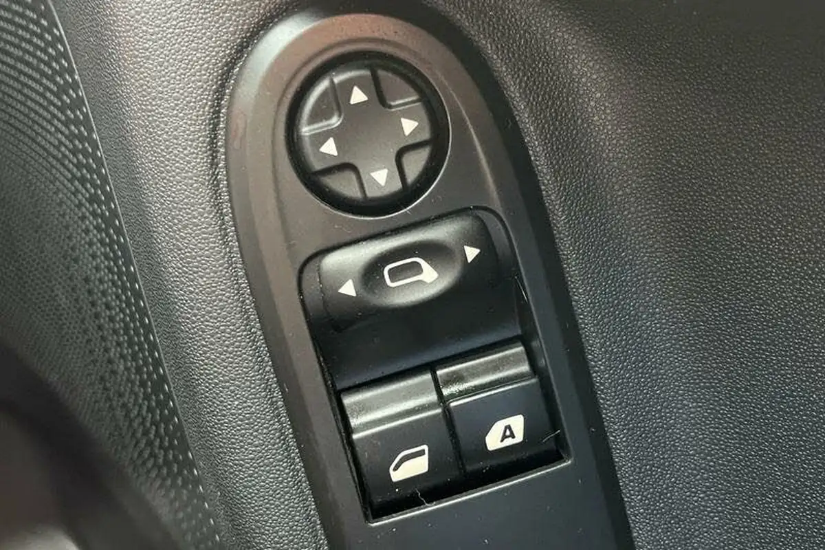2015-citroen-c3-12-selection-big-15