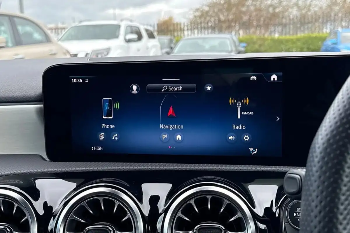 2023-mercedes-benz-a-class-13-a200-amg-line-executive-hatchback-5d-big-16