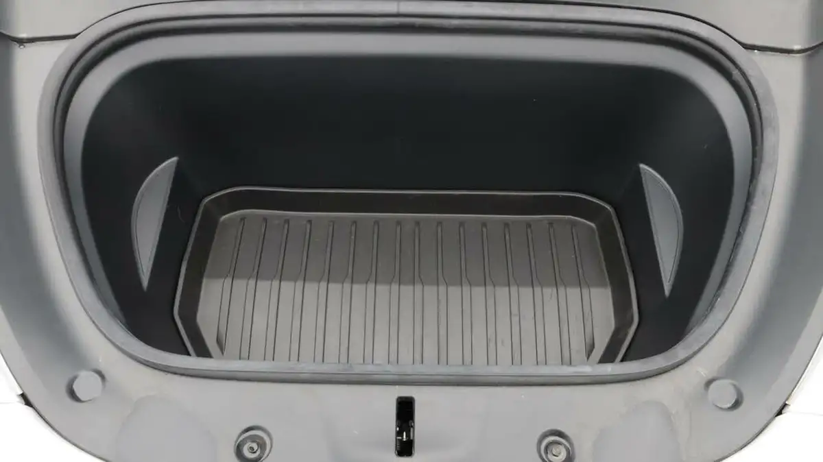 2023-tesla-model-y-e-rwd-big-19