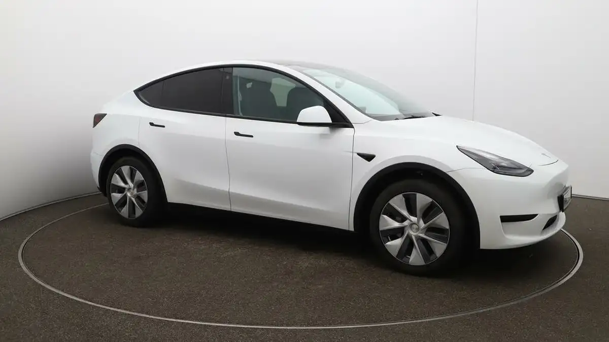 2023-tesla-model-y-e-rwd-big-43