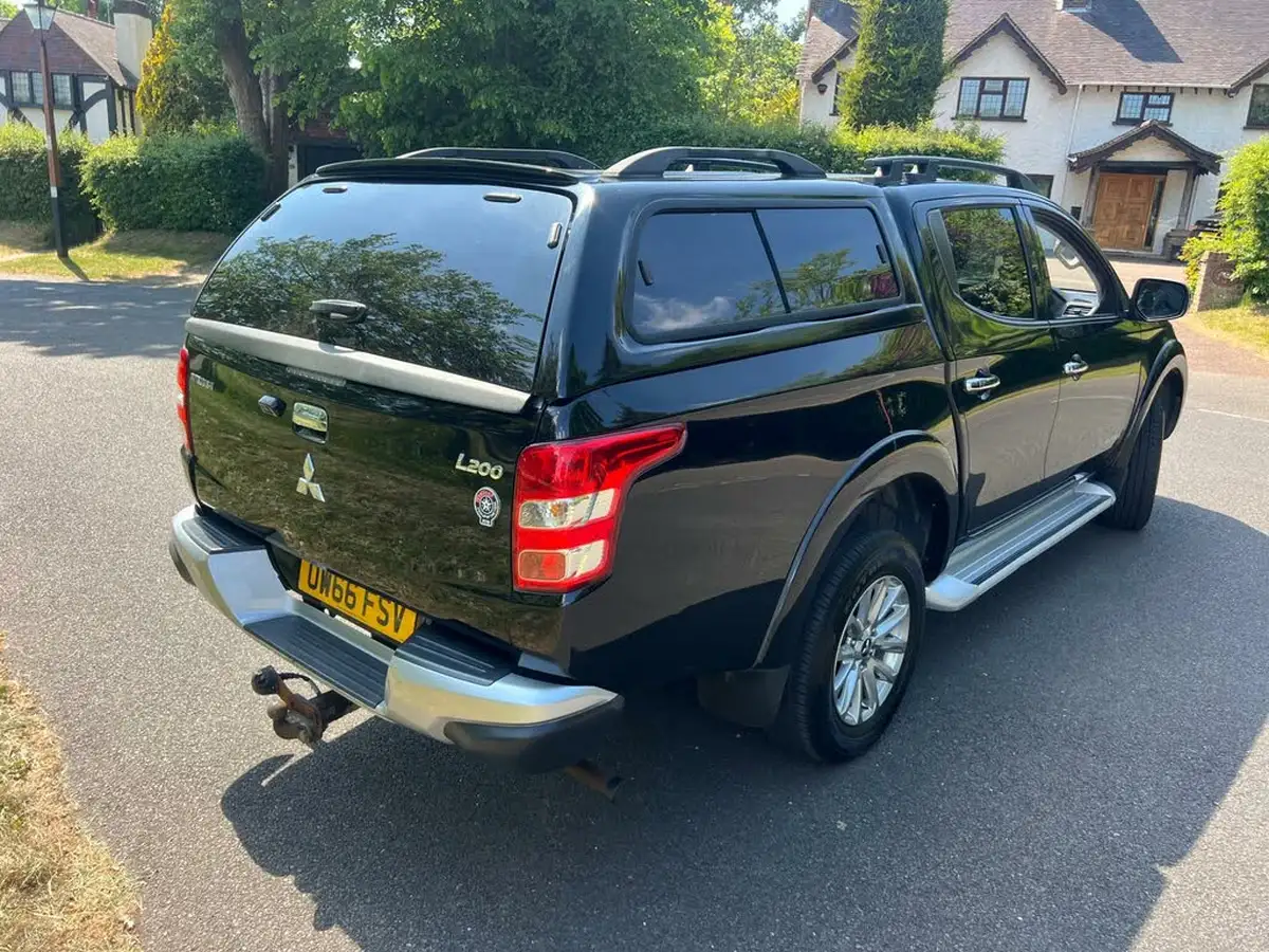 2017-mitsubishi-l200-24di-d-warrior-178bhp-eu6-auto-big-2