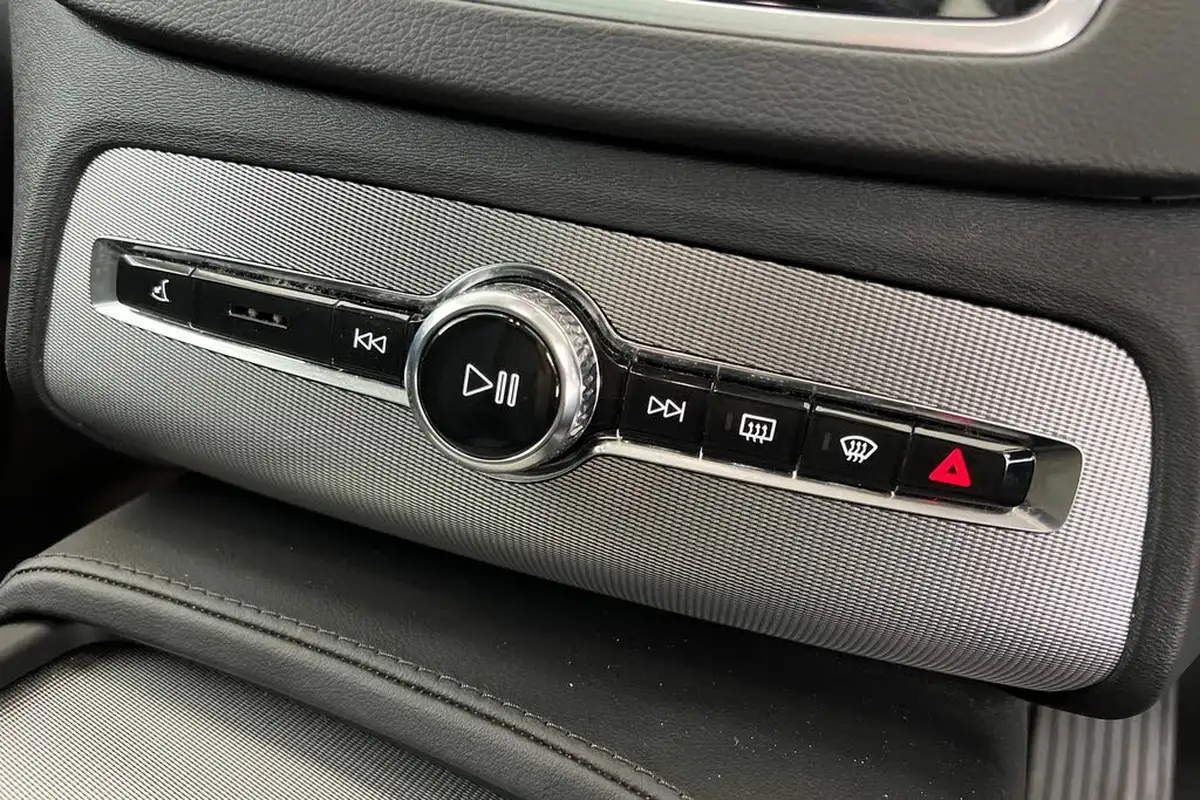 2024-volvo-xc90-20-t8-plus-big-13