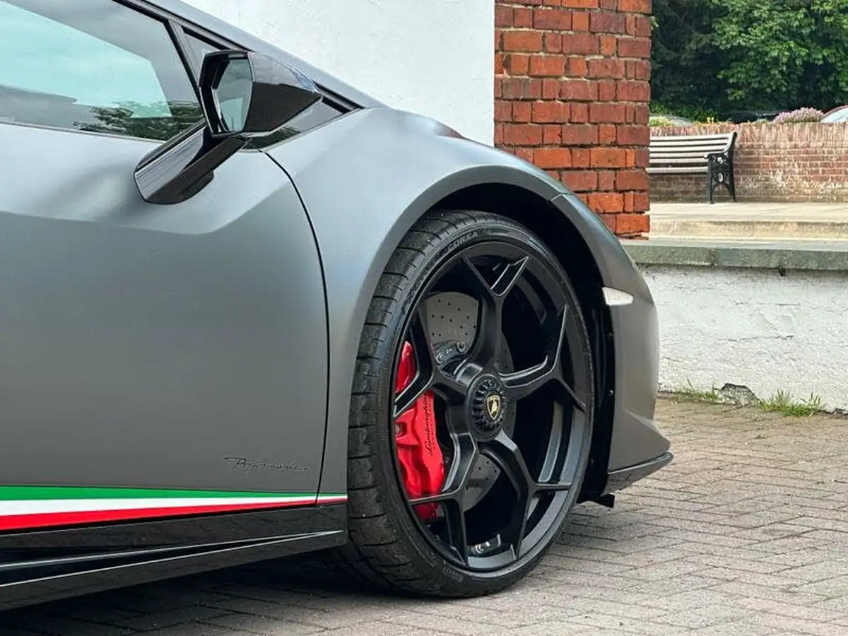 2018-lamborghini-huracan-52-performante-coupe-big-16
