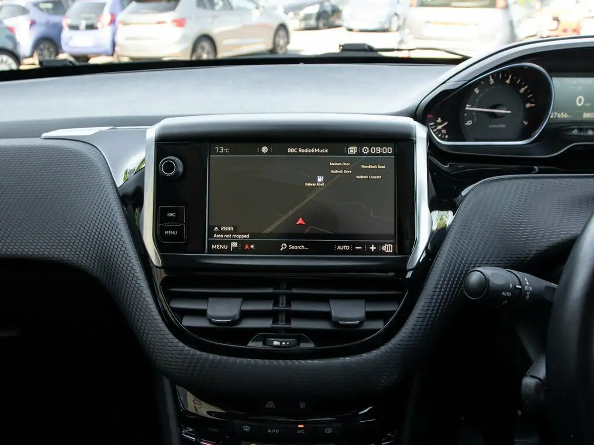 2018-peugeot-2008-suv-12-puretech-allure-premium-ss-big-24