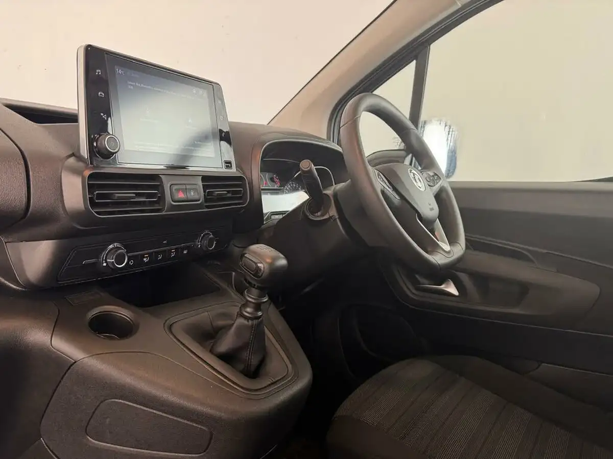 2021-vauxhall-combo-life-12i-edition-big-8