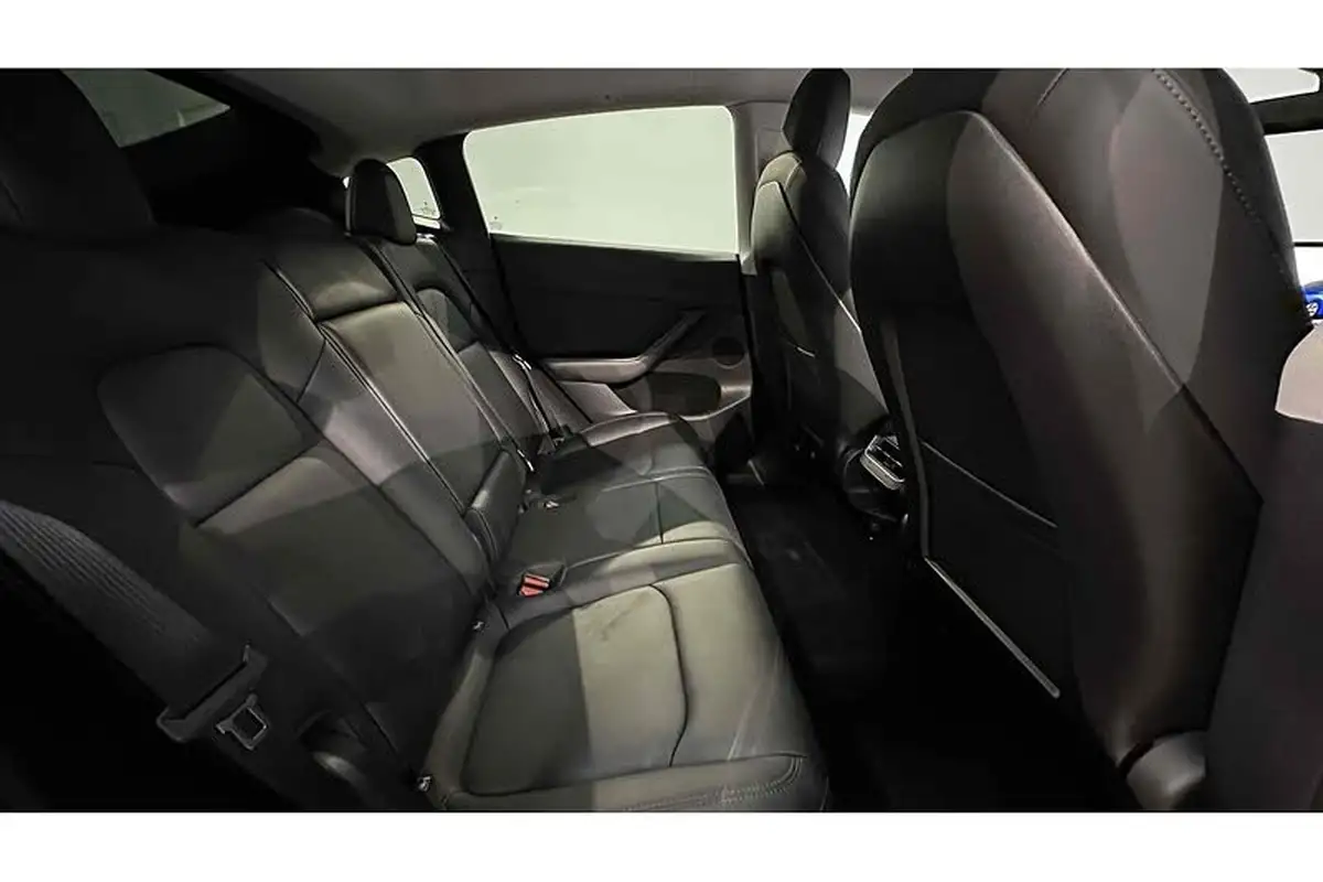 2022-tesla-model-y-e-long-range-big-24