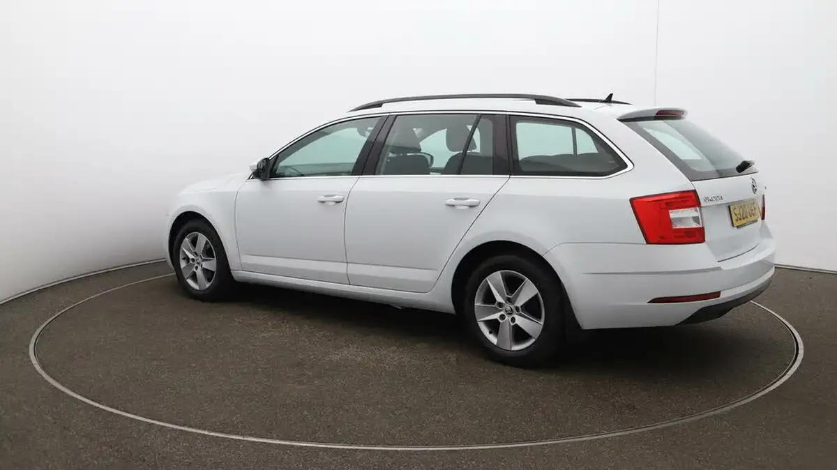 2020-skoda-octavia-16tdi-se-technology-estate-big-34