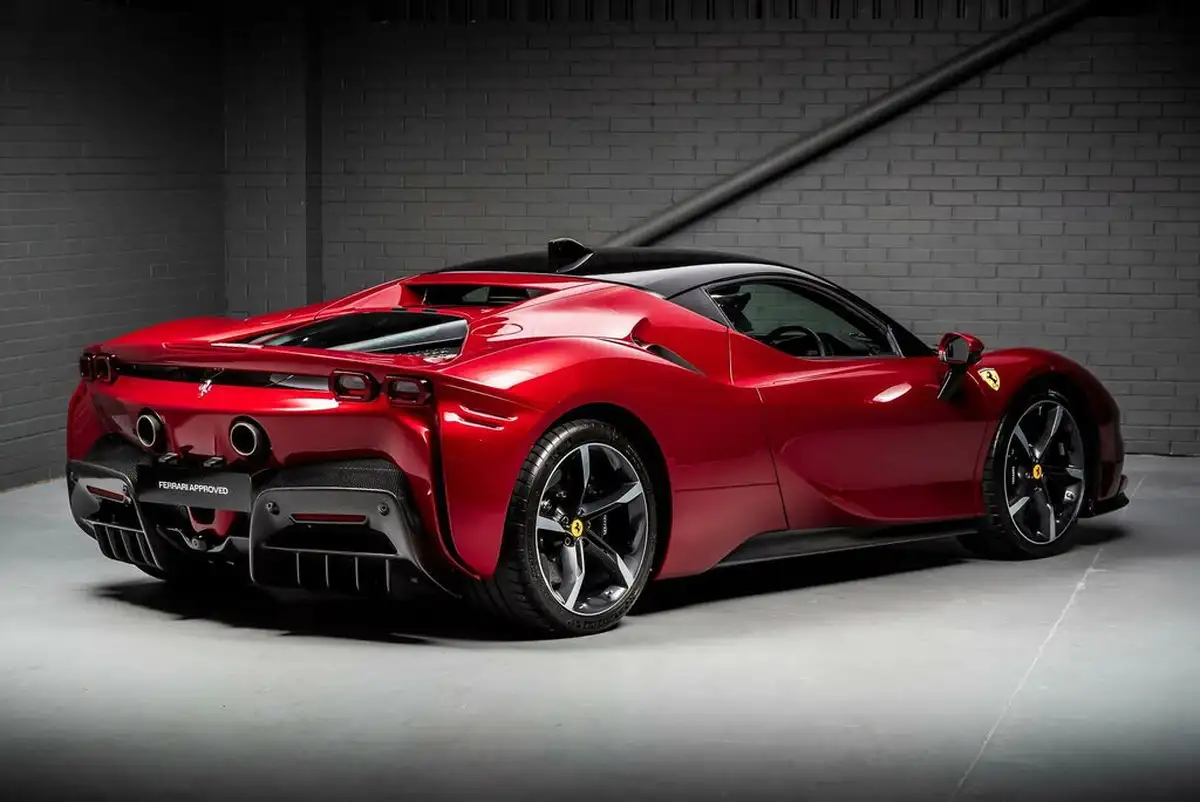 2021-ferrari-sf90-stradale-big-4