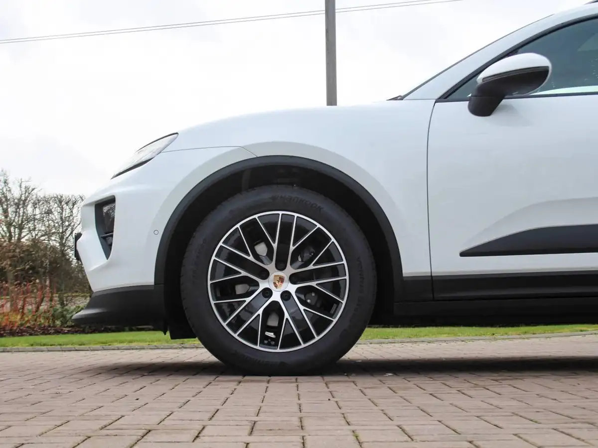 2025-porsche-macan-e-electric-big-3