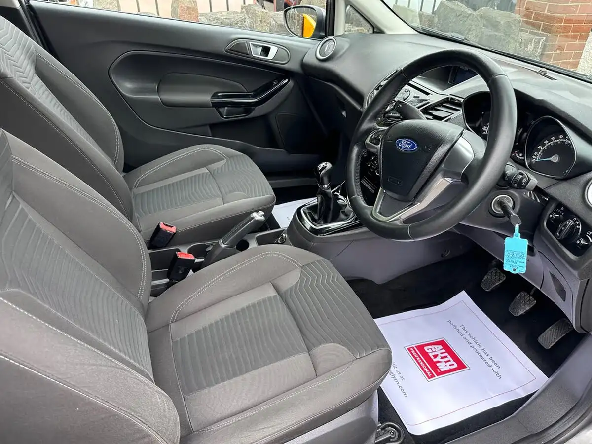 2016-ford-fiesta-125-zetec-3d-big-9