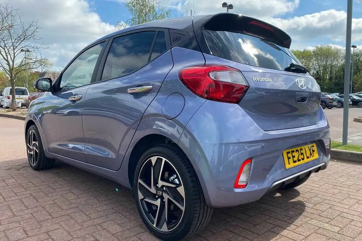 2025-hyundai-i10-10-premium-63ps-auto-big-2