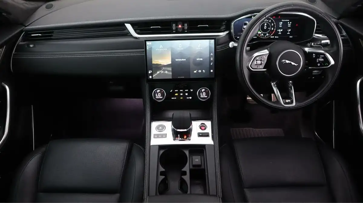 2022-jaguar-f-pace-20-p250-r-dynamic-black-big-13