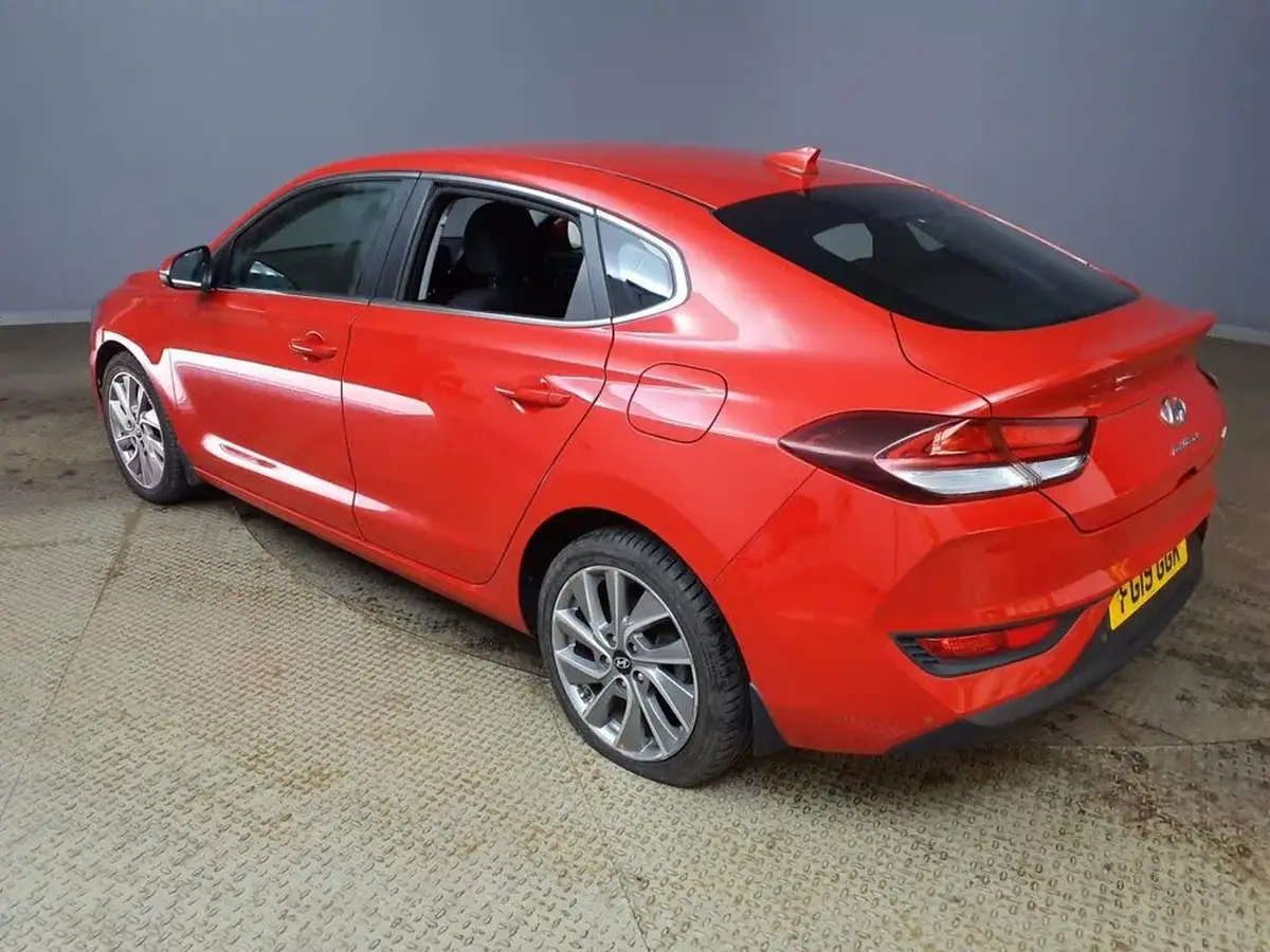 2019-hyundai-i30-14-t-gdi-se-nav-isg-fastback-big-2