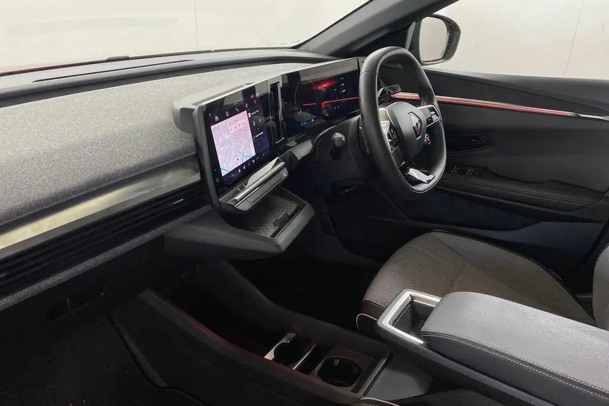 2023-renault-megane-e-tech-e-techno-big-13