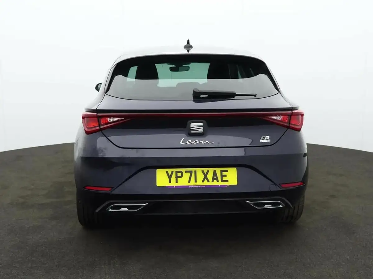 2021-seat-leon-14-e-hybrid-fr-hatchback-big-3