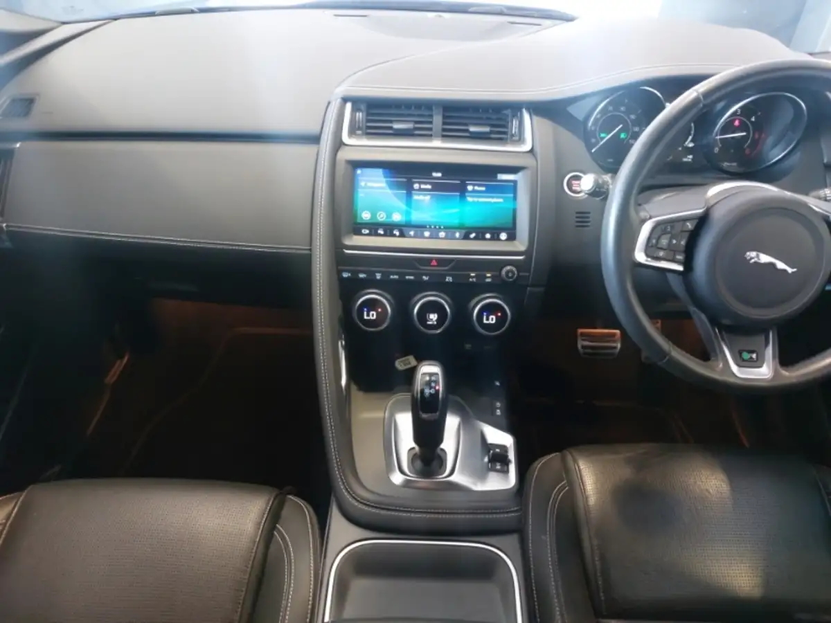 2019-jaguar-e-pace-20-i4d-r-dynamic-se-180ps-awd-auto-big-3
