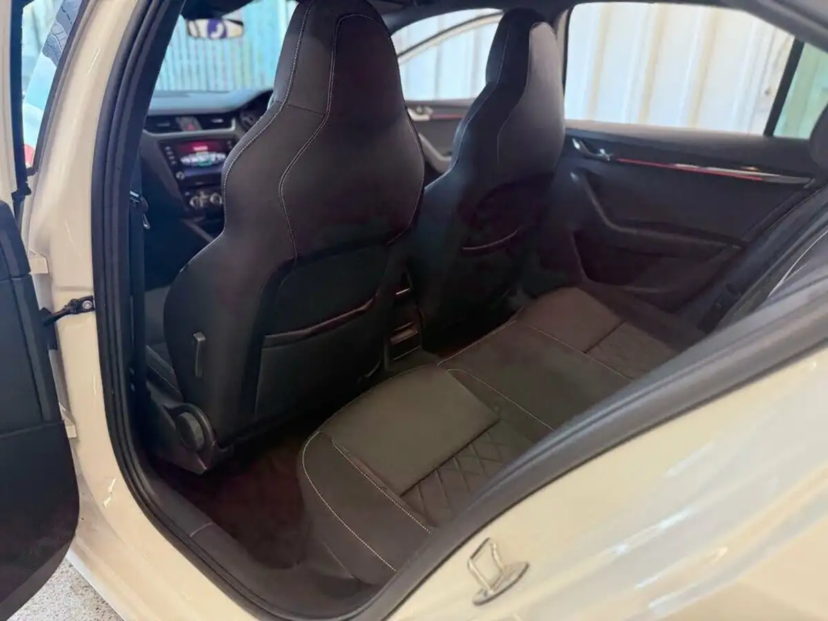 2019-skoda-octavia-20-tsi-vrs-hatchback-big-20