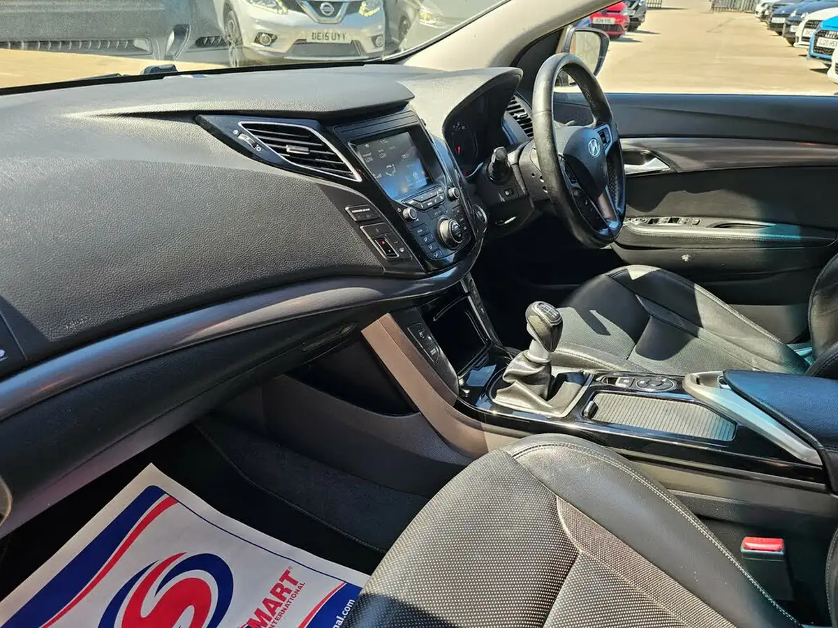 2018-hyundai-i40-17crdi-se-nav-business-141ps-tourer-5d-big-10