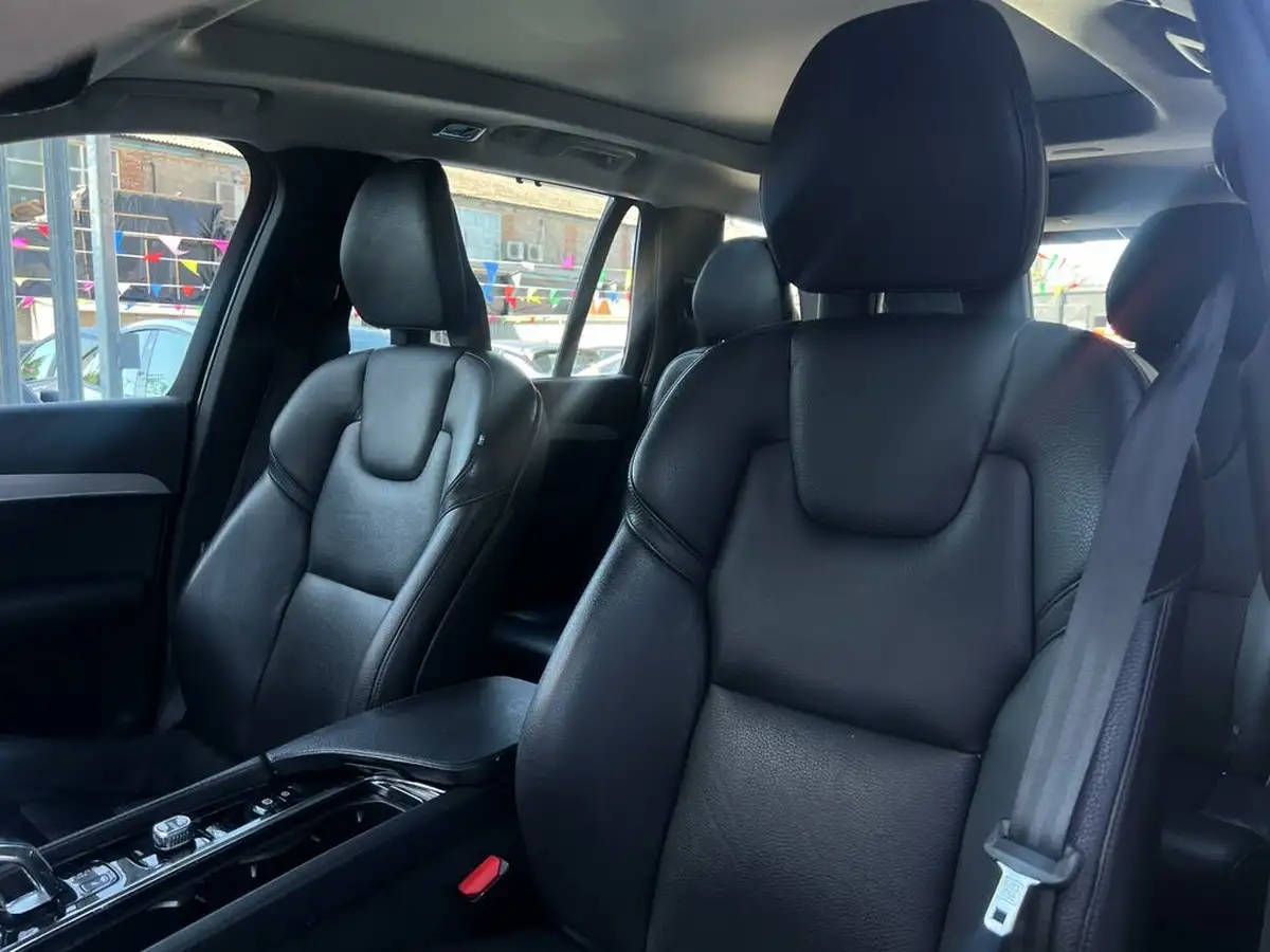 2017-volvo-xc90-20-t8-momentum-momentum-hybrid-auto-big-31