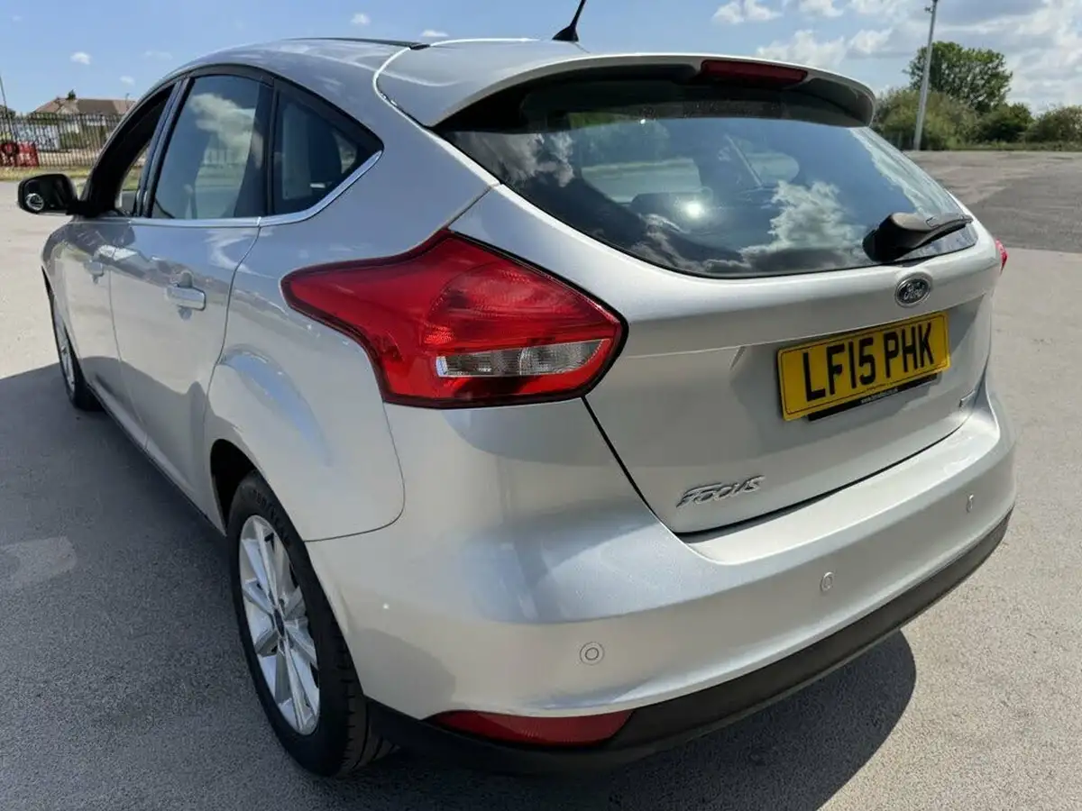 2015-ford-focus-10-titanium-t-125ps-hatchback-big-43