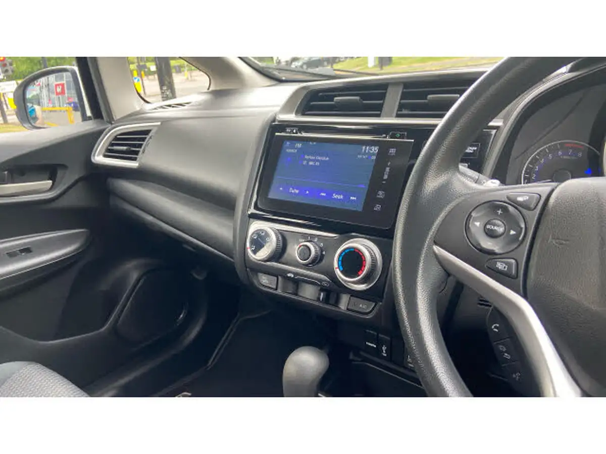 2018-honda-jazz-13-i-vtec-se-cvt-big-31